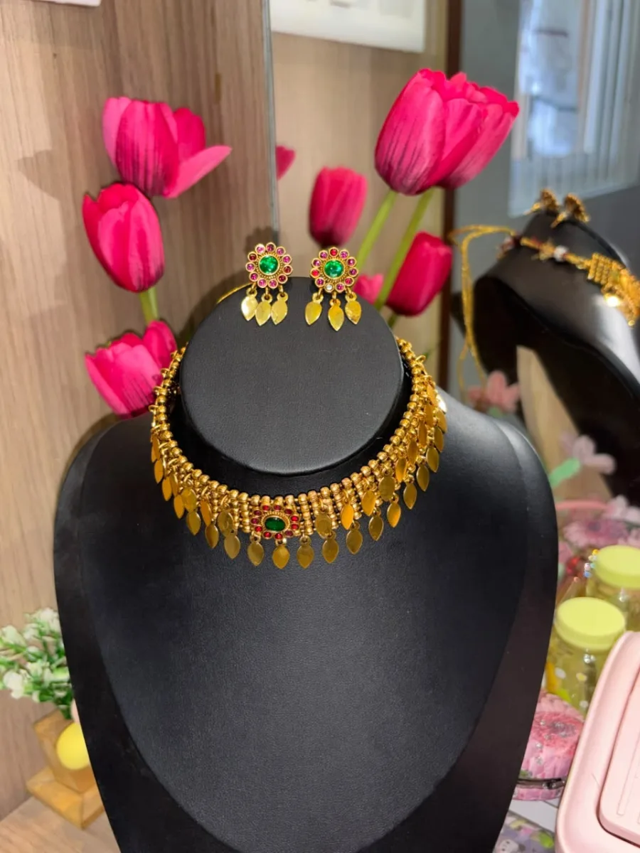 Ruby Emerald Elakkathali choker Set