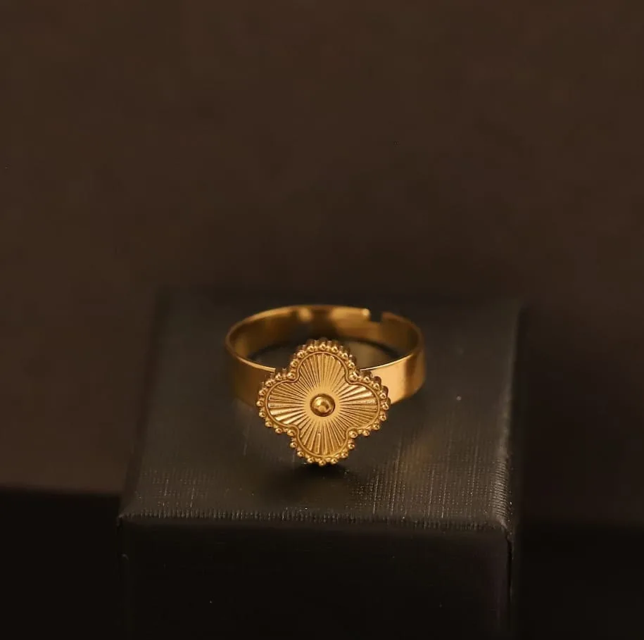 Clover Charm Ring