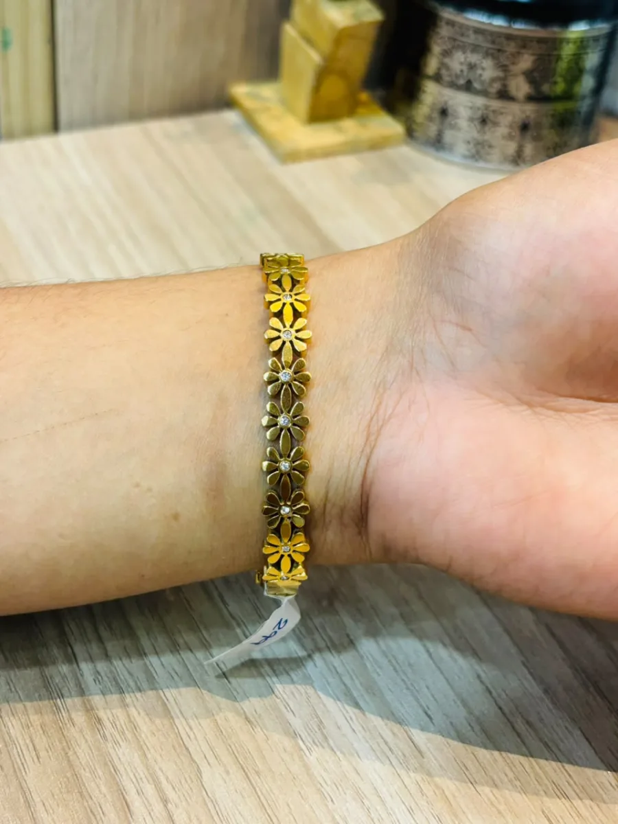 Gold Daisy Flower Chain Bracelet