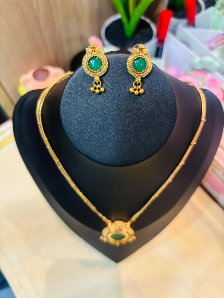 Green Stone Long Pendant Necklace