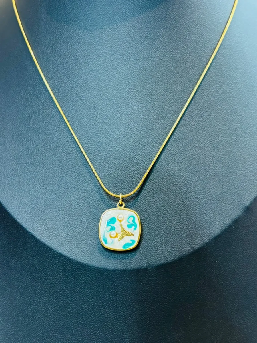 Starfish Pendant Necklace