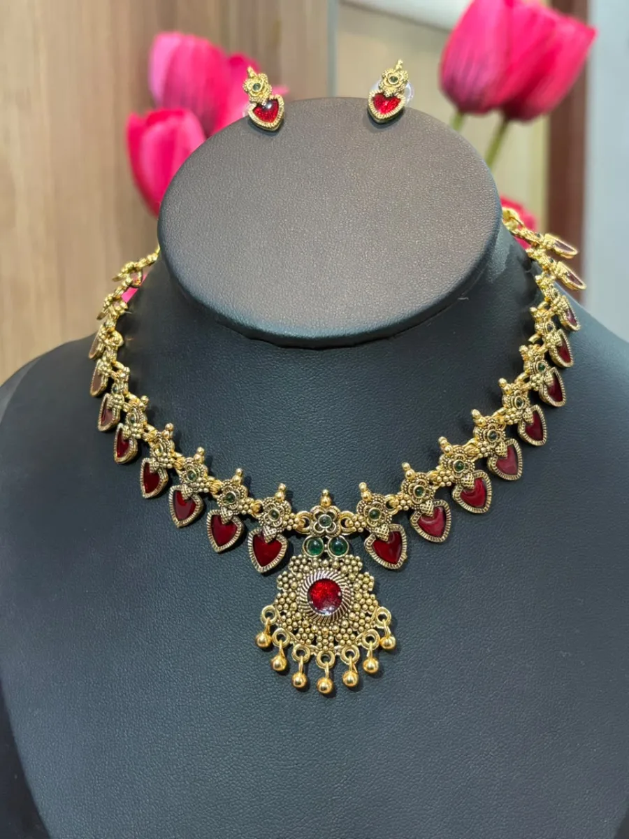 Palakka Short Necklace with Earrings