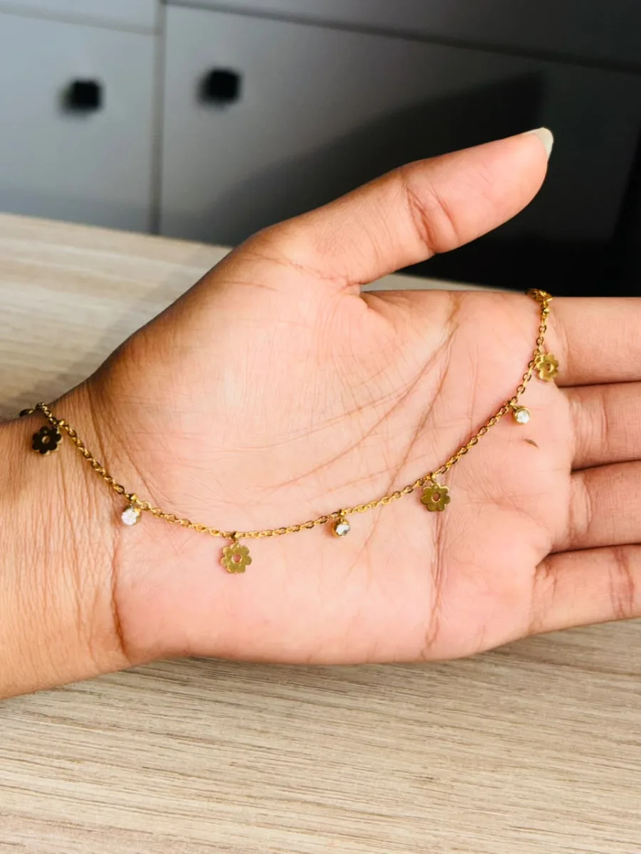 Daisy Charm Chain Bracelet