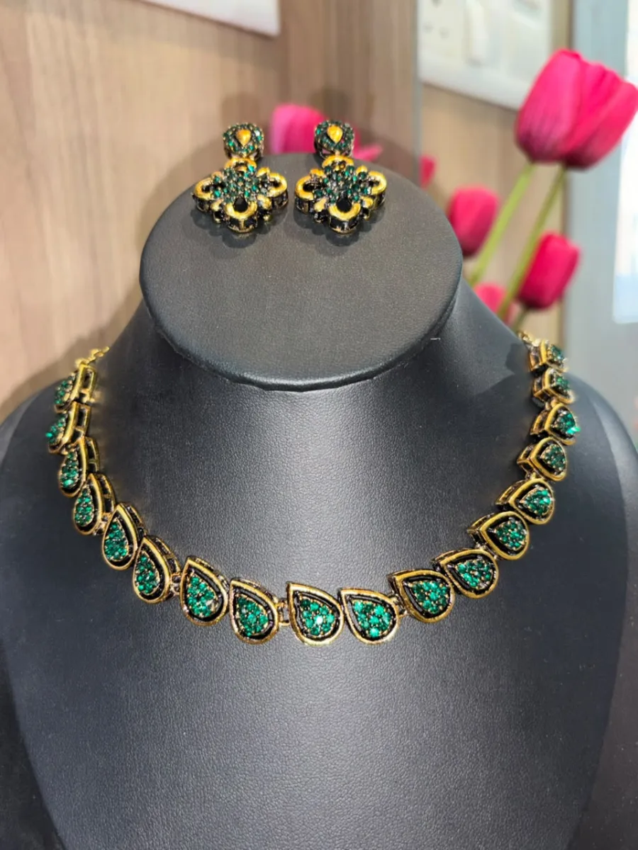 Emerald AD Stone Choker Set