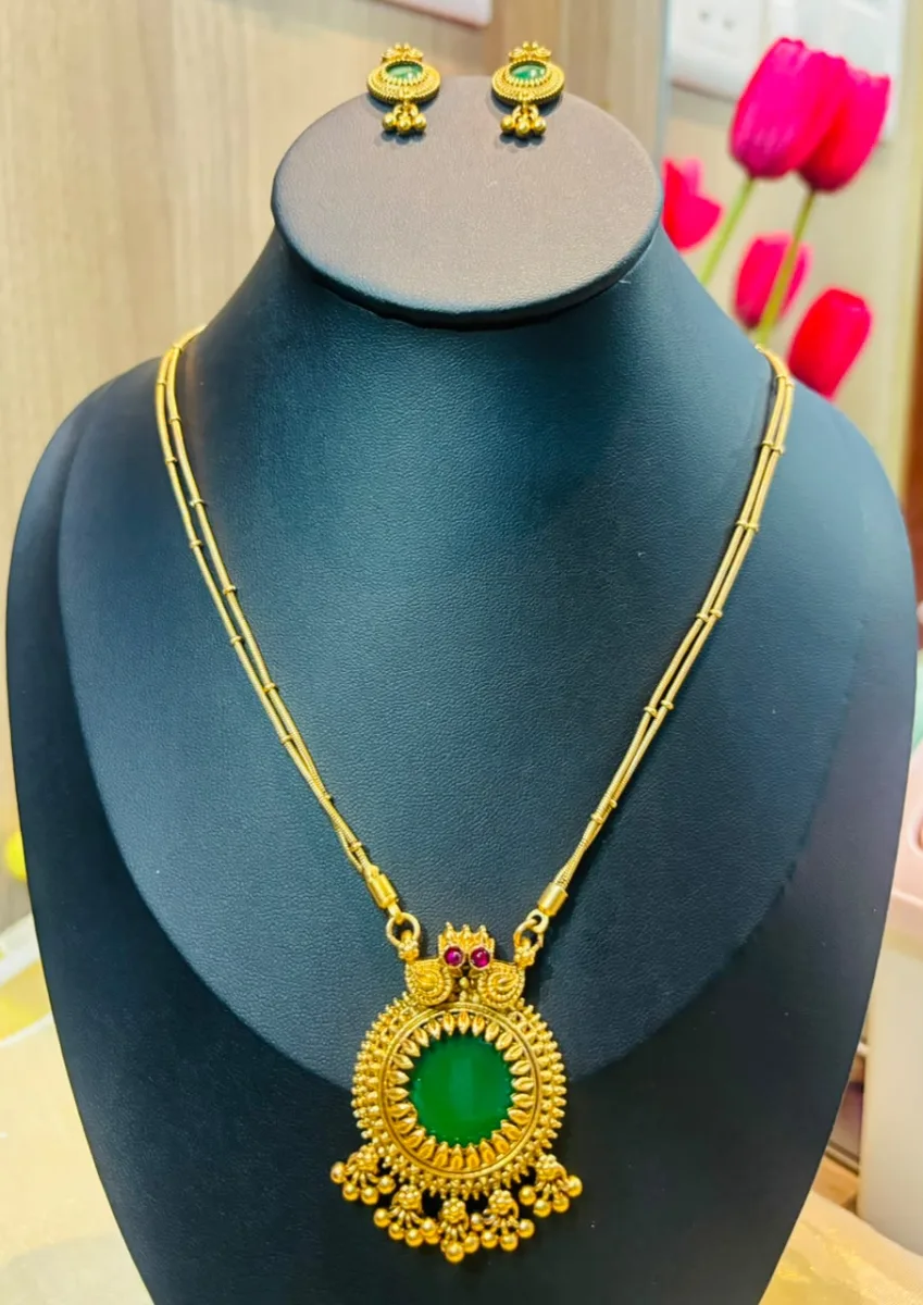 Green Stone Long Pendant Necklace