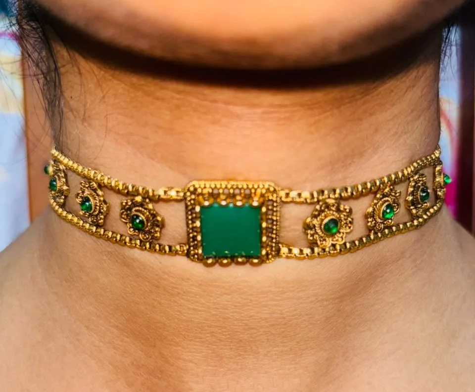 Antique Gold Emerald Stone Choker Set