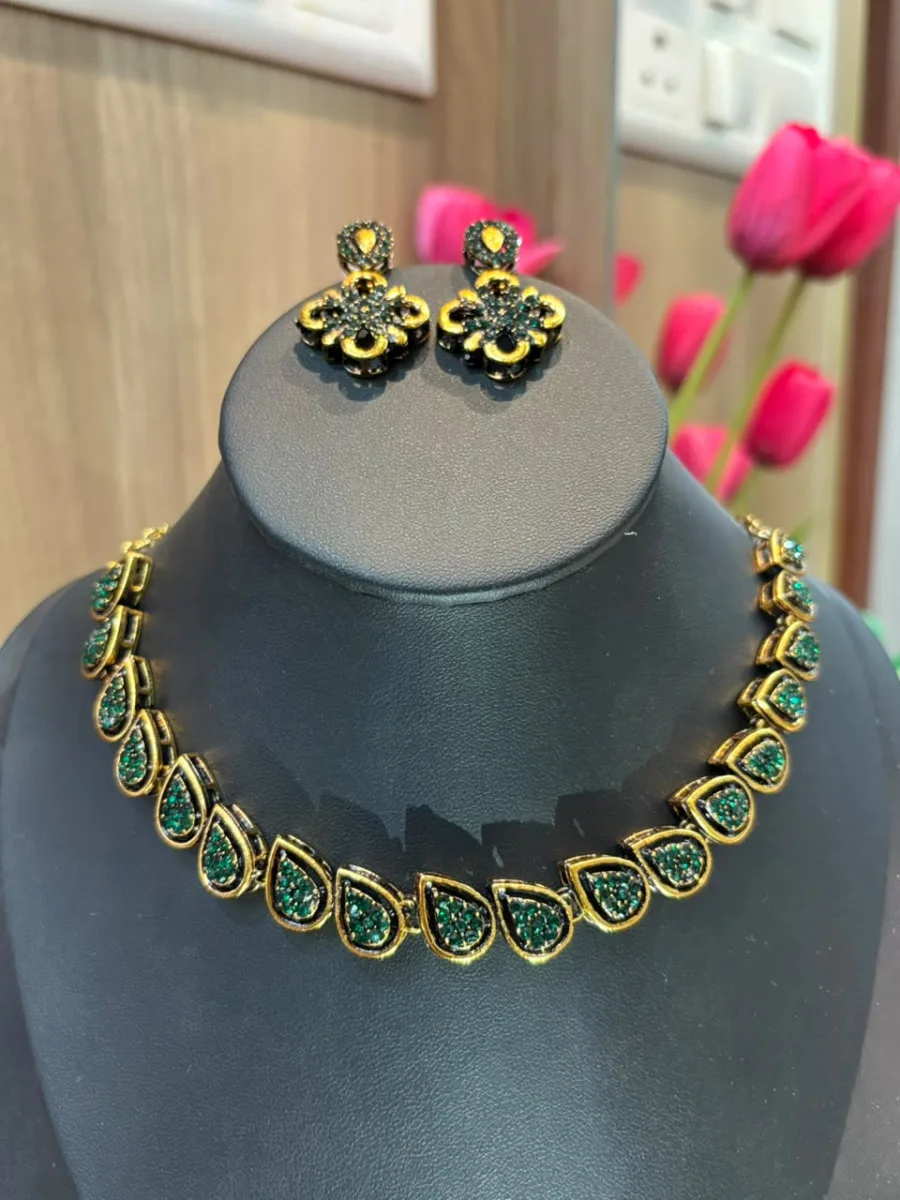 Emerald AD Stone Choker Set