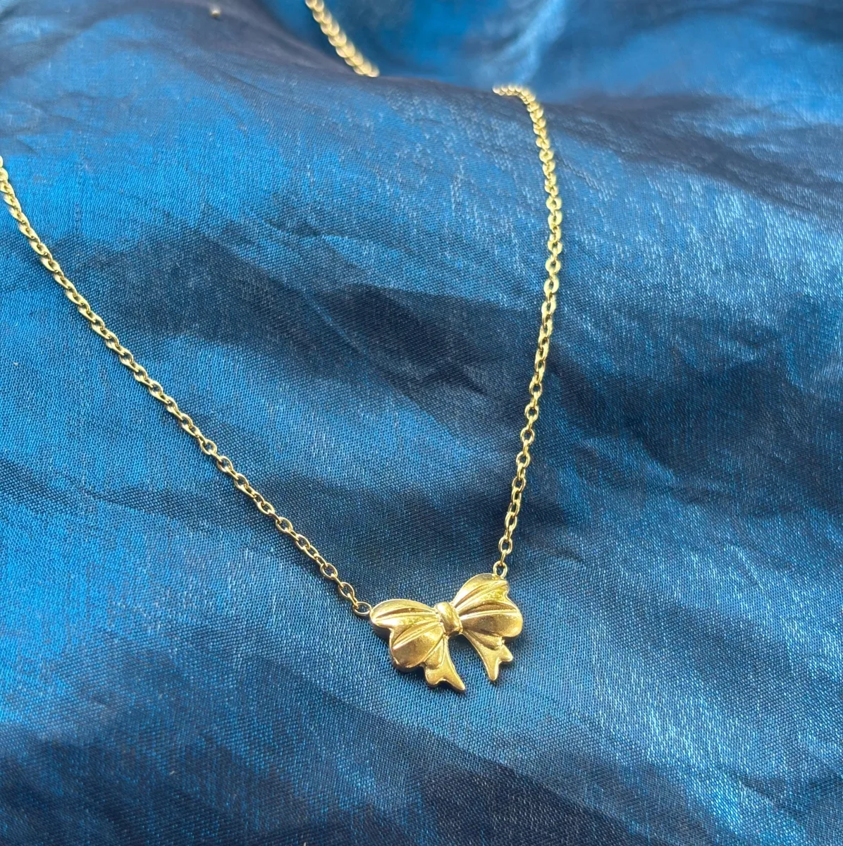 Trendy Bow Pendant Necklace