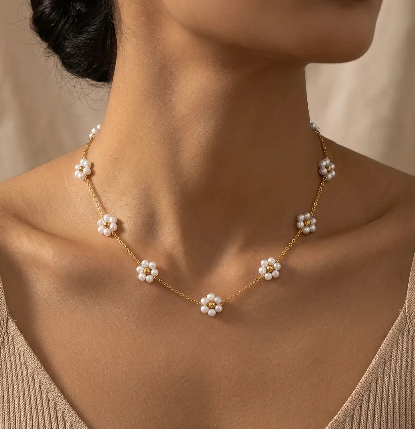 Daisy Pearl Flower Necklace