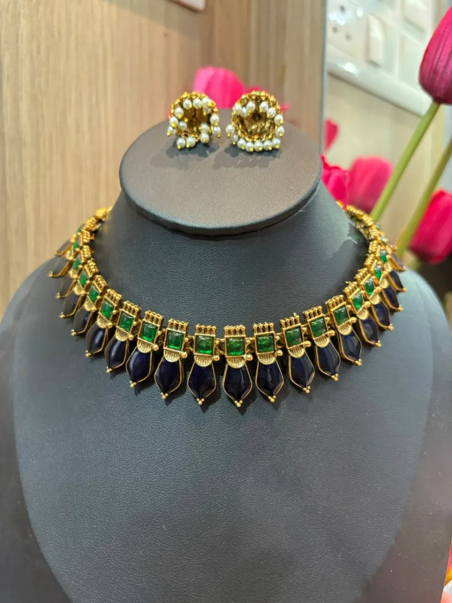 Kerala Style Nagapadam Necklace Set (Blue-Green)