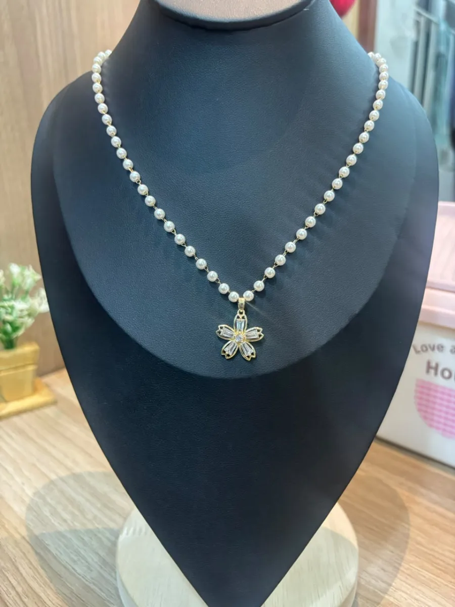 Pearl Chain Flower Pendant Necklace