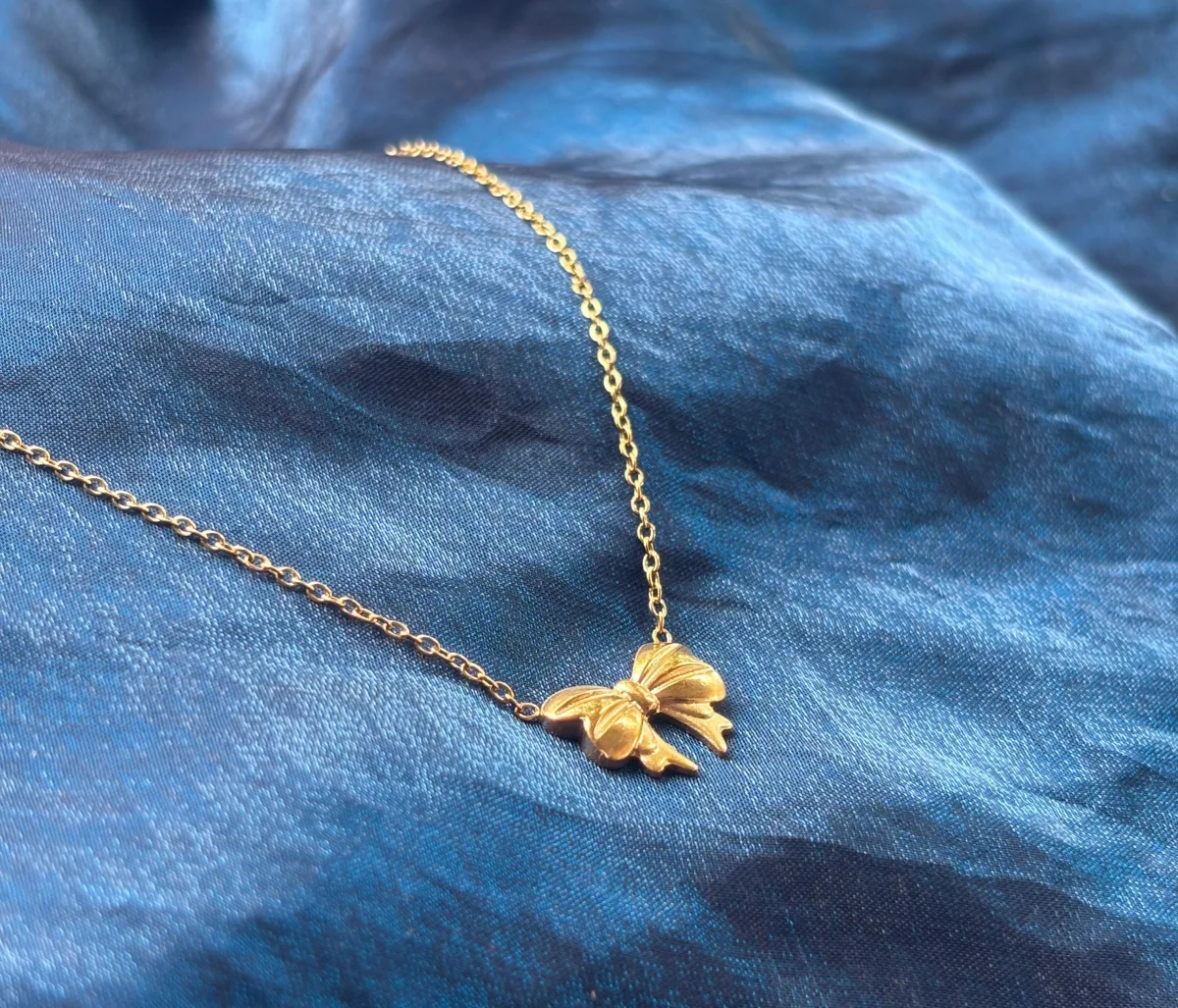 Trendy Bow Pendant Necklace