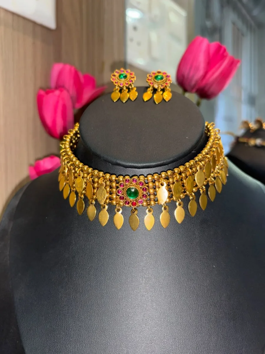 Ruby Emerald Elakkathali choker Set
