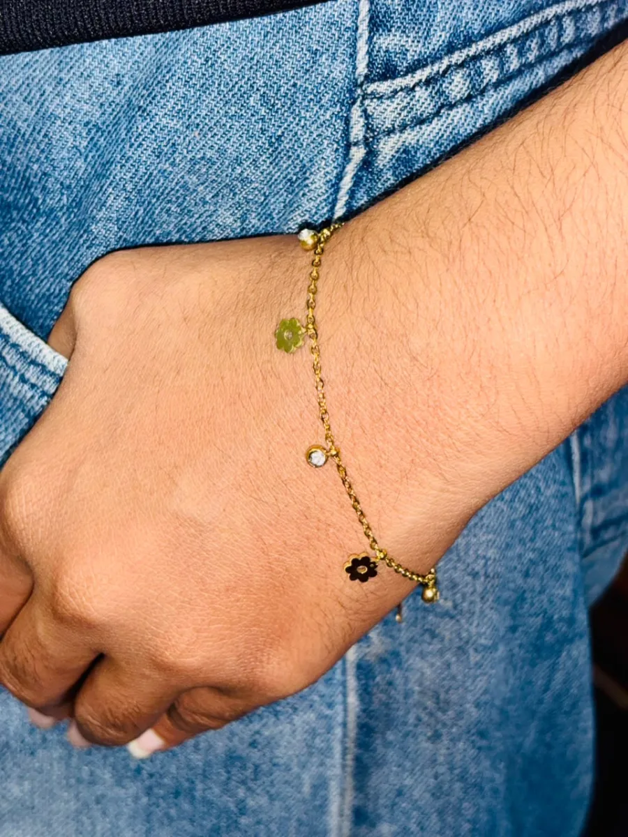 Daisy Charm Chain Bracelet