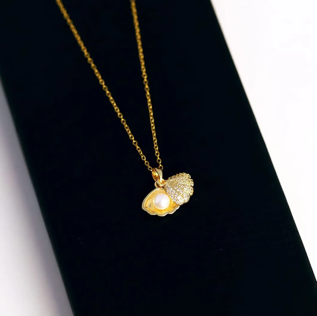 Pearl Clamshell Pendant Necklace