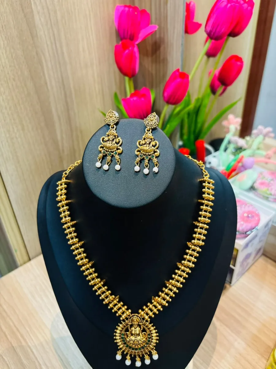 Lakshmi Pendant Long Haram