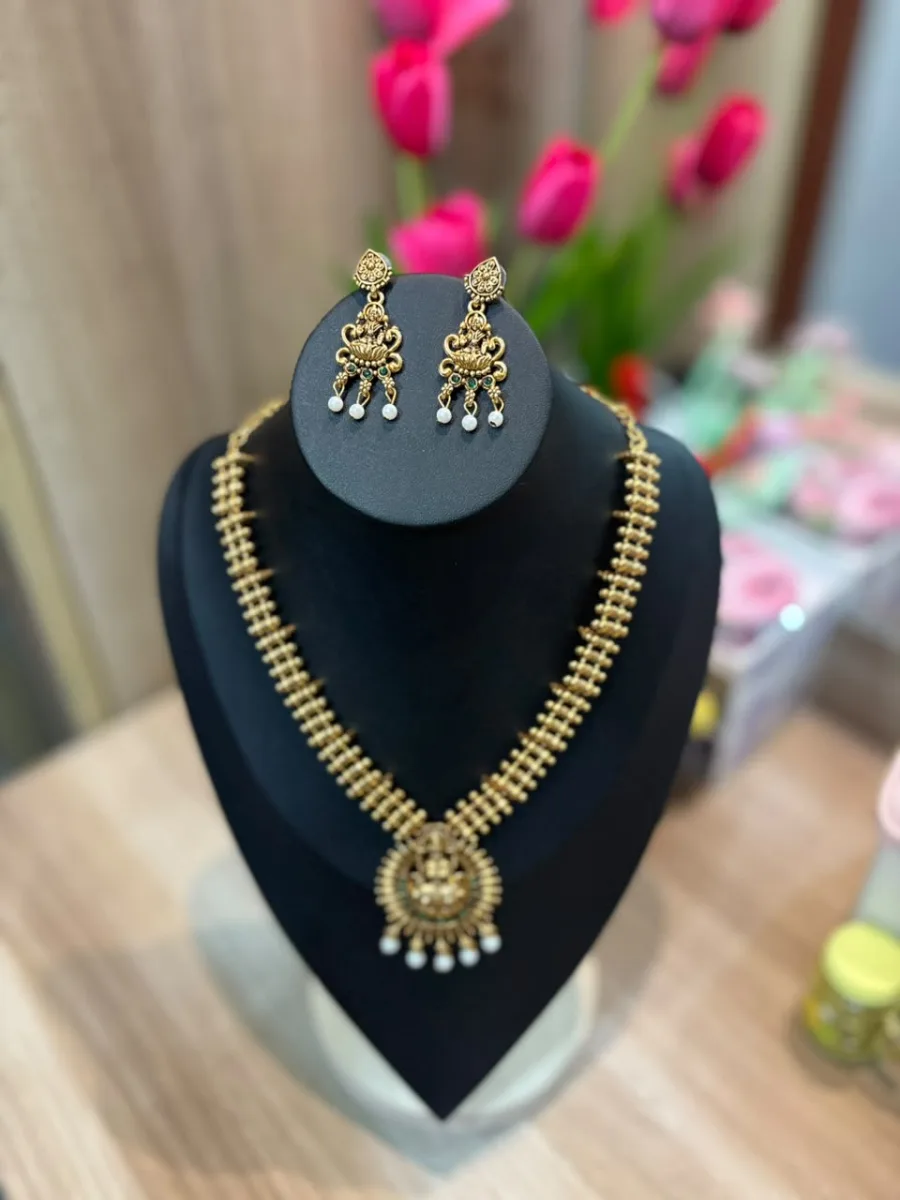 Lakshmi Pendant Long Haram