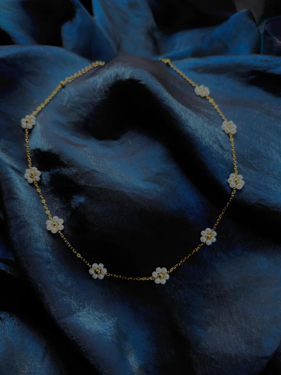 Daisy Pearl Flower Necklace
