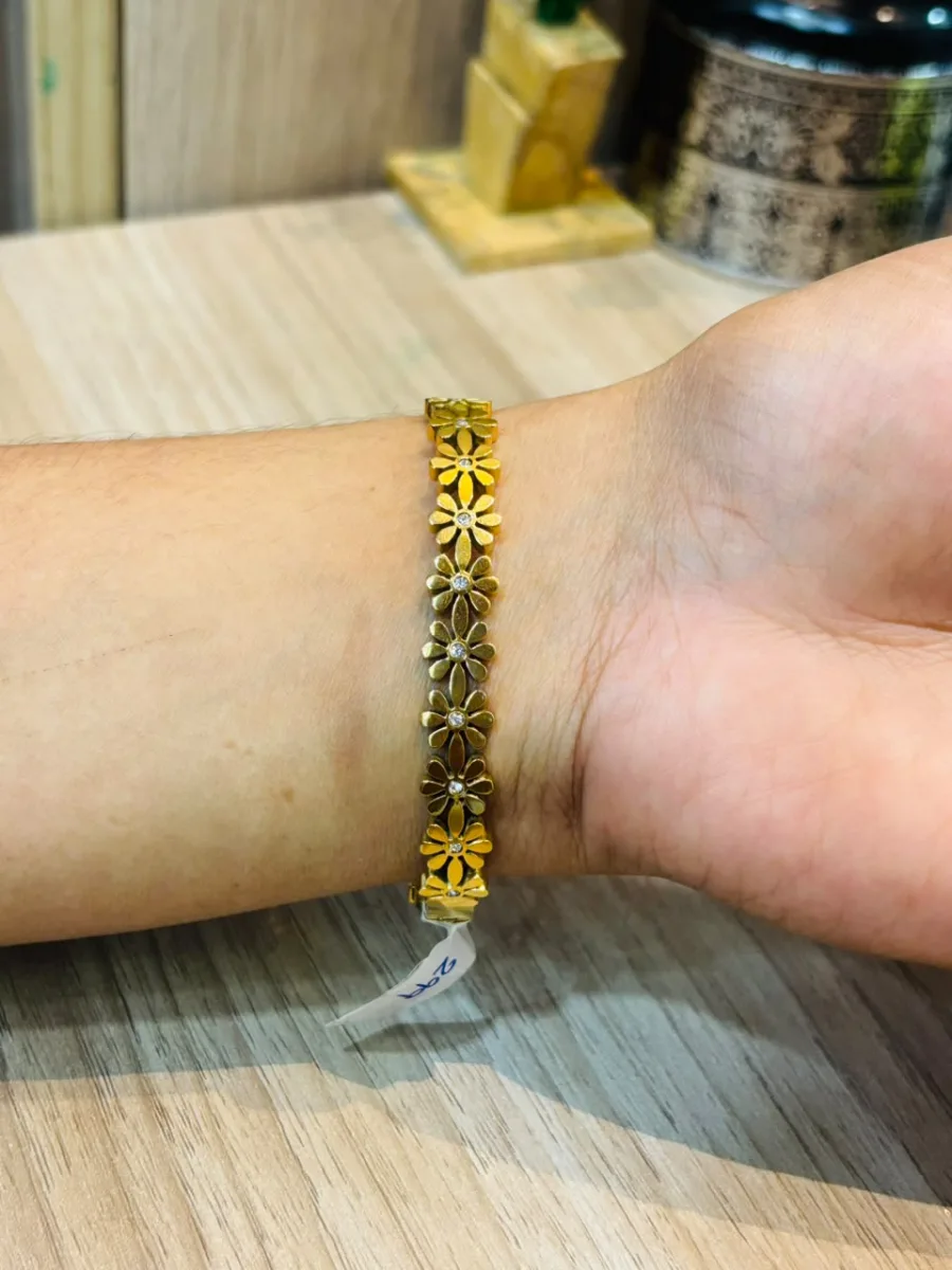 Gold Daisy Flower Chain Bracelet