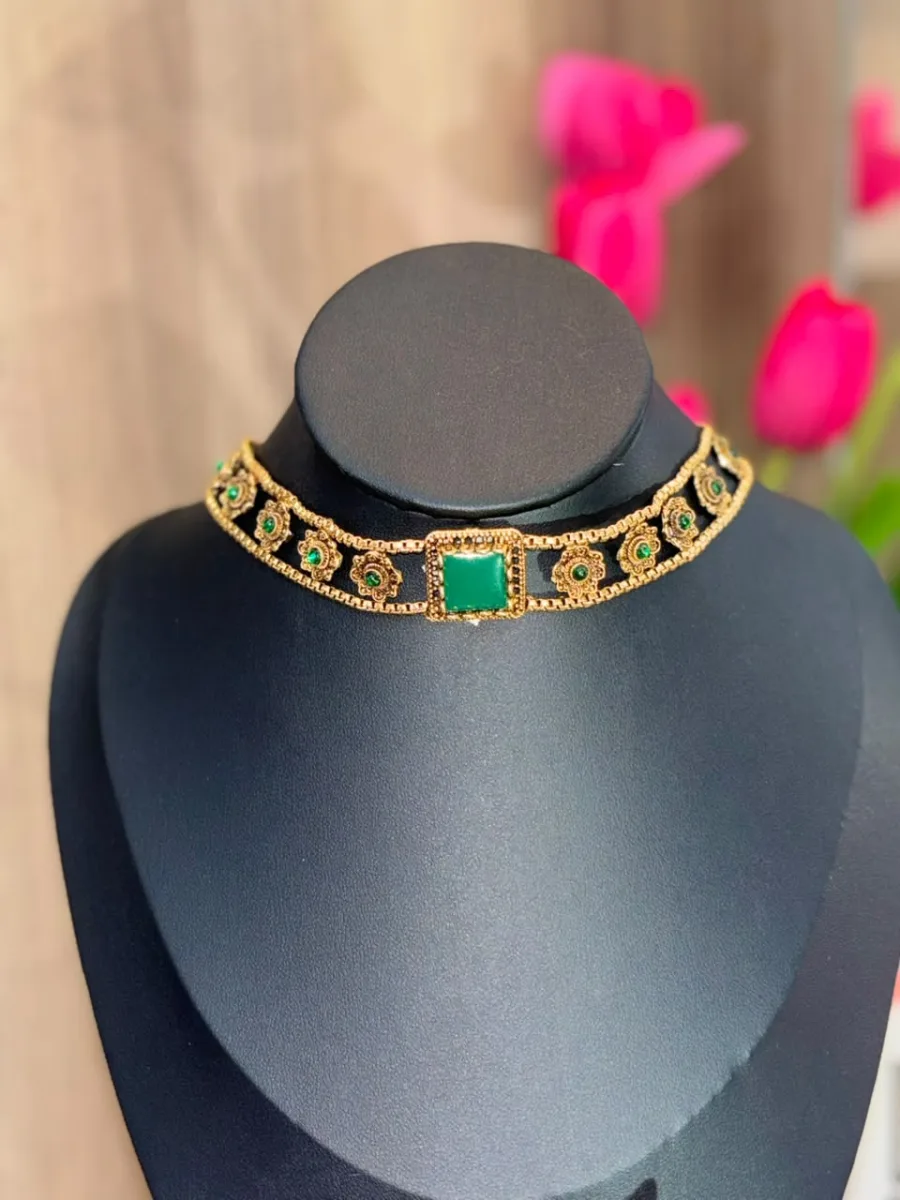 Antique Gold Emerald Stone Choker Set