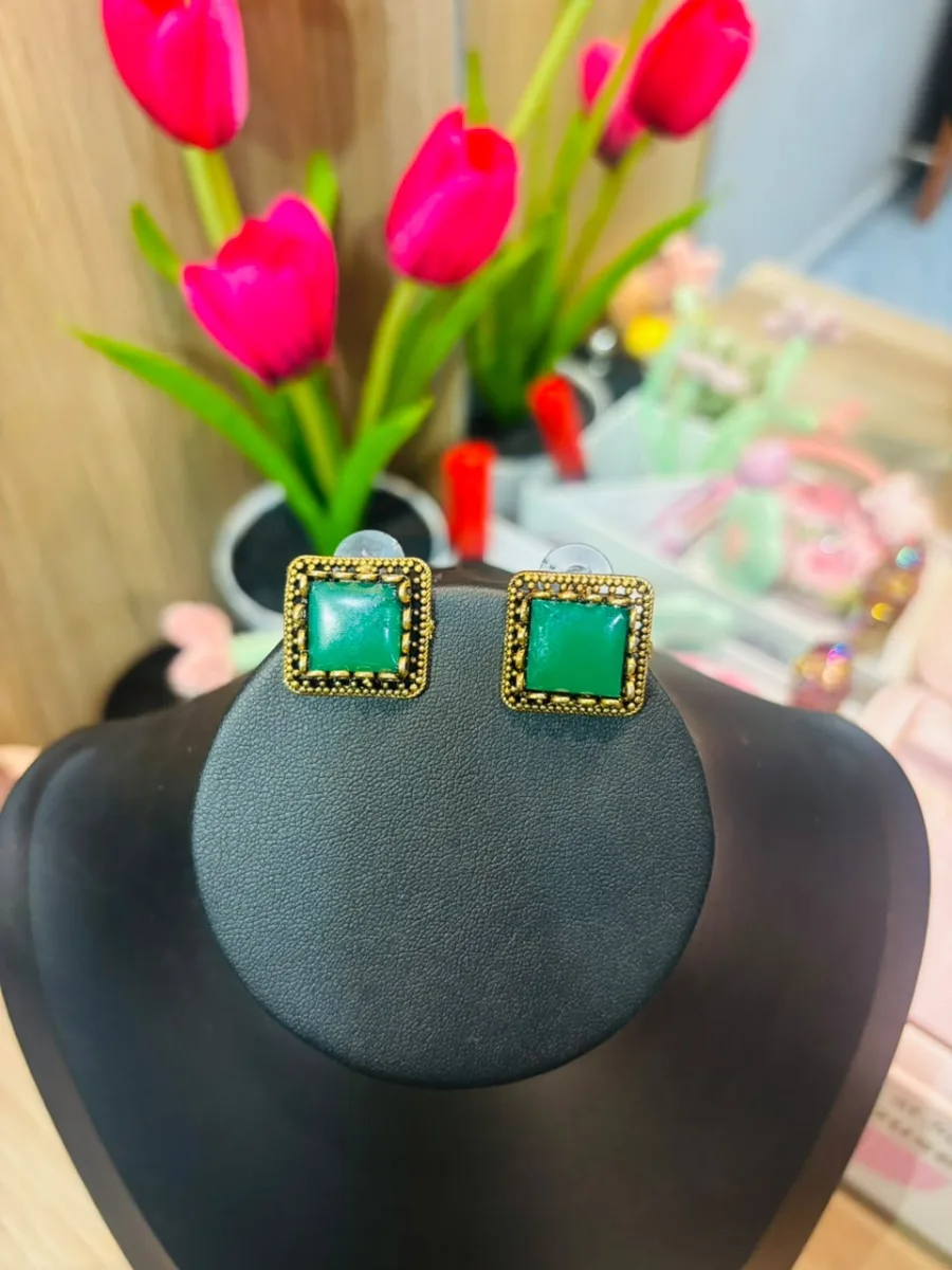 Antique Gold Emerald Stone Choker Set